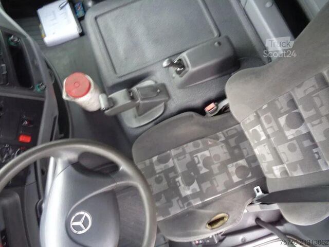 Gesloten bak Mercedes-Benz Atego 822 + Euro 5 + Dhollandia lift