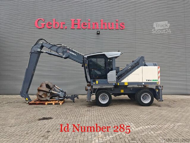 Підйомно-транспортна машина Terex TWH 220 S5