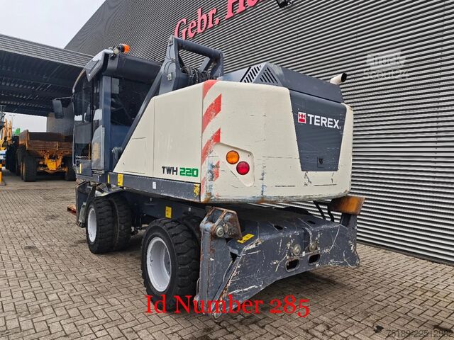 Підйомно-транспортна машина Terex TWH 220 S5