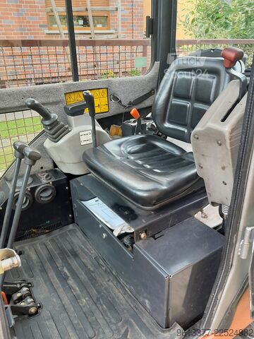 Minibagr Bobcat E16
