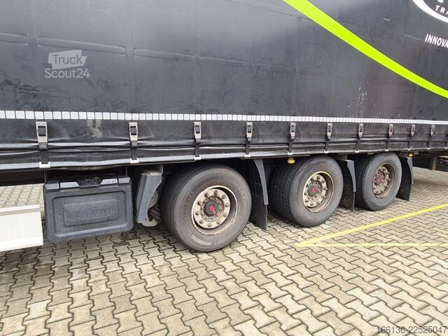 Auflieger mit Pritsche & Plane Fliegl 3-Achs Gardine Mega mit 7m Coilmulde