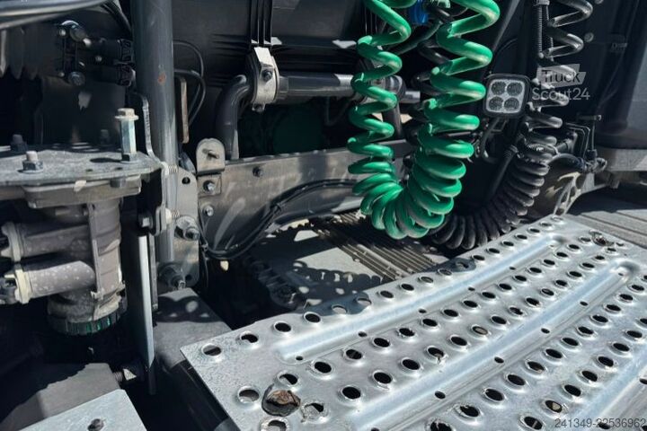 Standard dragbil VOLVO FH-460 XXL 2x Tanks 1200L