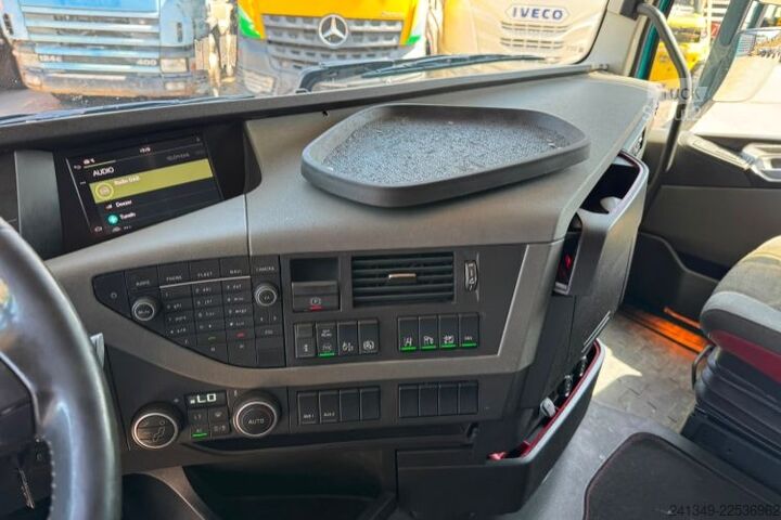 Standard dragbil VOLVO FH-460 XXL 2x Tanks 1200L