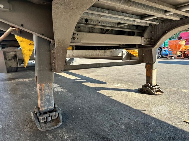 Öppen semitrailer med kapell SCHMITZ CARGOBULL SCB*S3T MegaTrailer Curtainsider Edscha