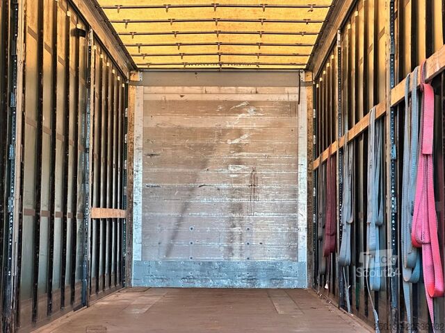 Öppen semitrailer med kapell SCHMITZ CARGOBULL SCB*S3T MegaTrailer Curtainsider Edscha