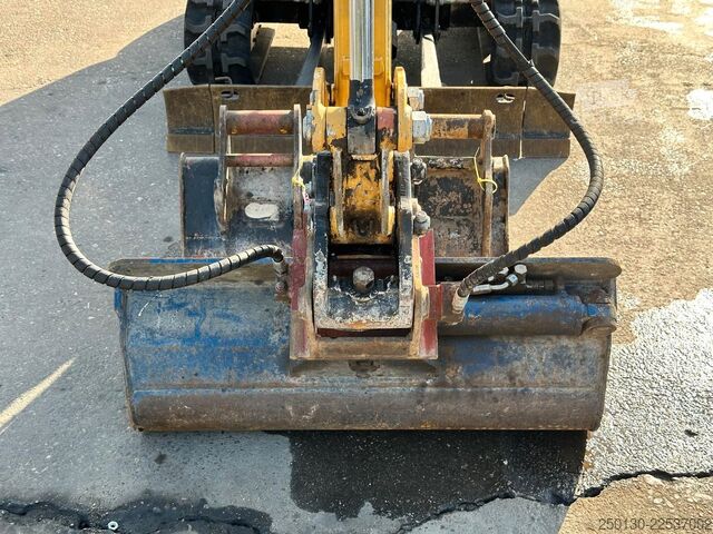 Minibagger CATERPILLAR 301.7D Gummikette / 2 Löffel / Schwenkschaufel