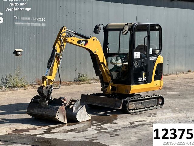 Minibagger CATERPILLAR 301.8C Gummikette / 2 Löffel / Schwenkschaufel