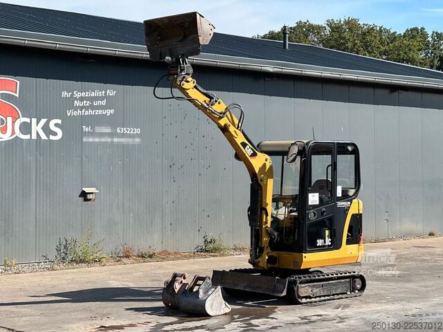 Minibagger CATERPILLAR 301.8C Gummikette / 2 Löffel / Schwenkschaufel