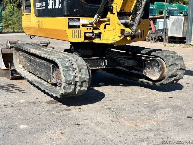 Minibagger CATERPILLAR 301.8C Gummikette / 2 Löffel / Schwenkschaufel