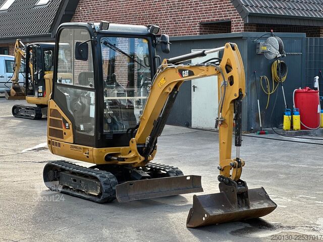 Minibagger CATERPILLAR 301.7D Gummikette / 2 Löffel / Schwenkschaufel