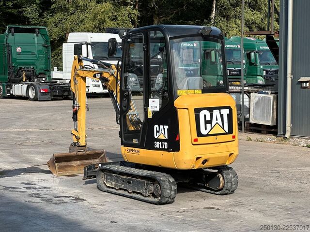 Minibagger CATERPILLAR 301.7D Gummikette / 2 Löffel / Schwenkschaufel