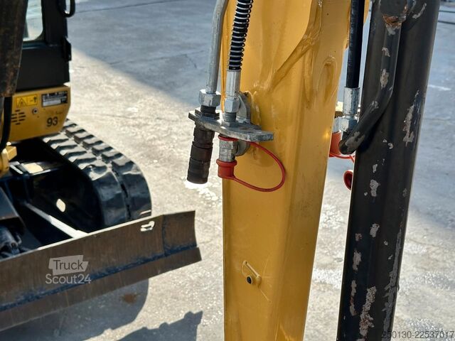 Minibagger CATERPILLAR 301.7D Gummikette / 2 Löffel / Schwenkschaufel