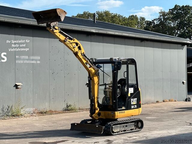 Minibagger CATERPILLAR 301.7D Gummikette / 2 Löffel / Schwenkschaufel