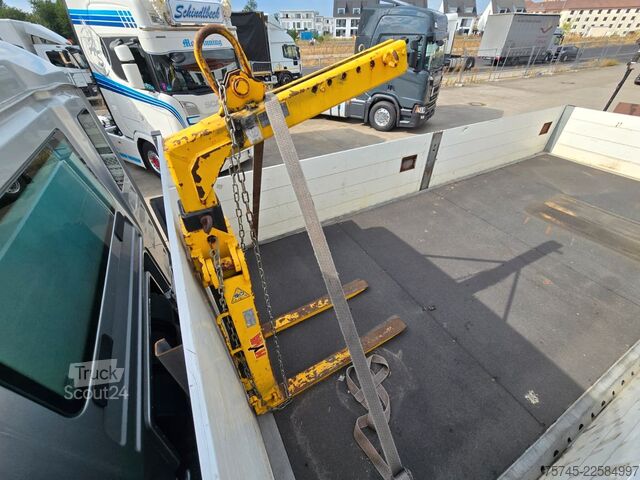 Кран, монтиран на камион MAN TGS 26.360 *  HYVA-KRAN * 19.3M * FERNBEDIENUNG