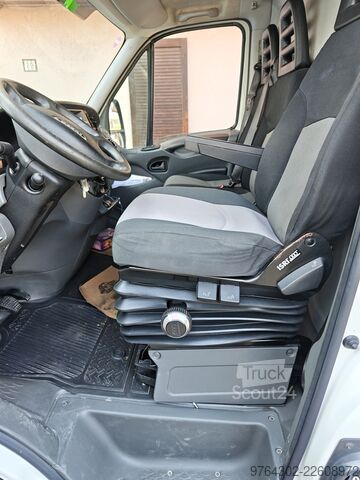شاحنة بانل Iveco DAILY 35S15