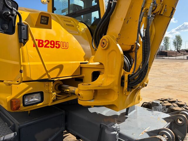 Gravemaskin på hjul Takeuchi TB295W-1