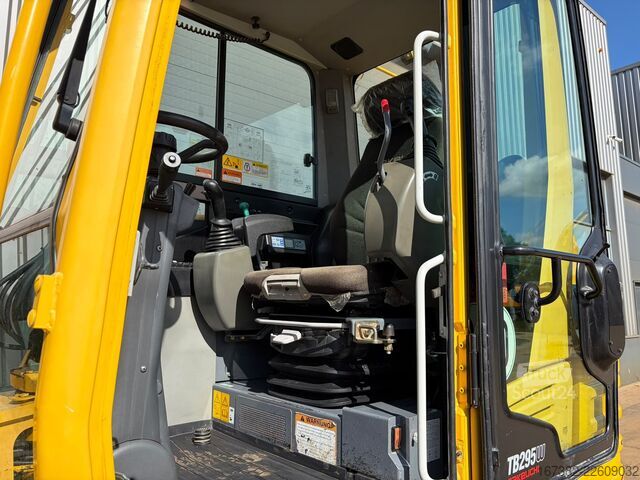 Pelle sur roues Takeuchi TB295W-1