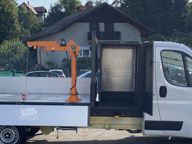 Panel van FIAT Ducato Dreiseitenkipper Säulendrehkran