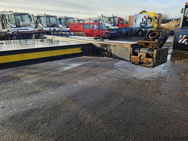Transport av containrar OZGUL /GA08XS1 / 2 X EXTENDIBLE CHASSIS /GERMAN TRAIL...