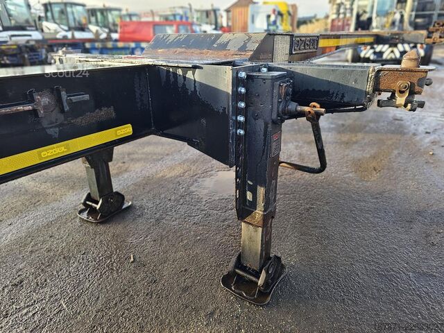 Transport av containrar OZGUL /GA08XS1 / 2 X EXTENDIBLE CHASSIS /GERMAN TRAIL...