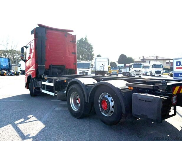 Standardni vlačilec VOLVO FH13 460 trasporto containers