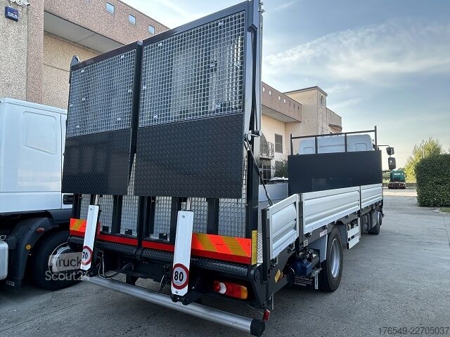 Ravna plošča s klančinami za prevoz vozil Renault D16-240