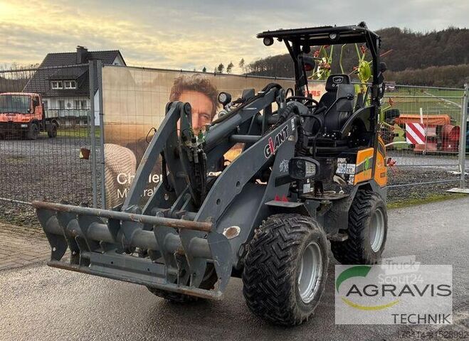 Încărcător de curte Giant G2200E