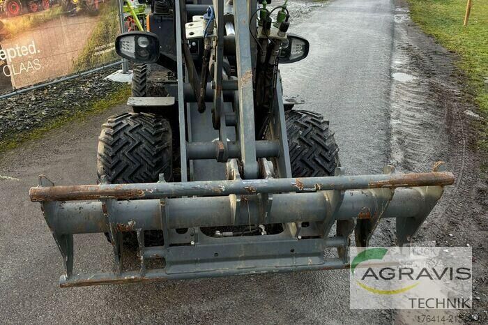 Încărcător de curte Giant G2200E