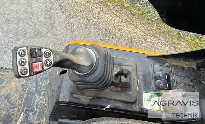 Încărcător de curte Giant G2200E