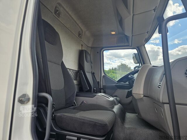Dobozos teherautó DAF LF 320 FA