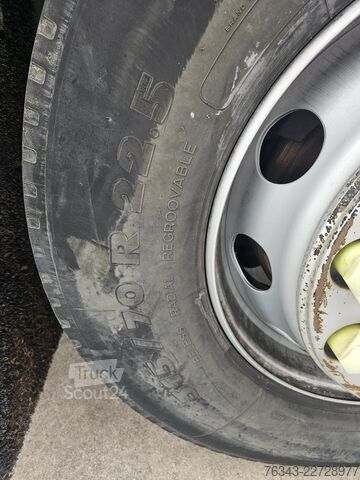 Dobozos teherautó DAF LF 320 FA