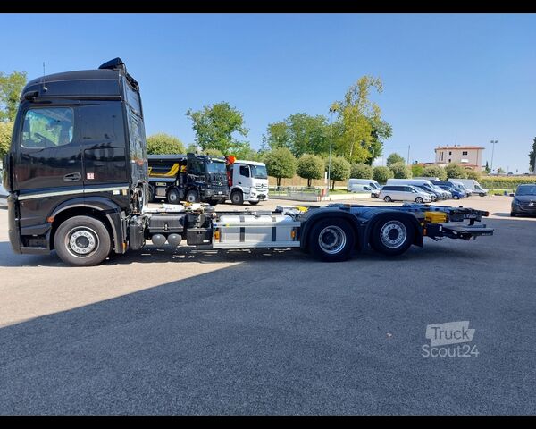 Châssis interchangeable avec structure caisson MERCEDES-BENZ Actros 5 25 6x2 - Actros 5 2553 L 6x2