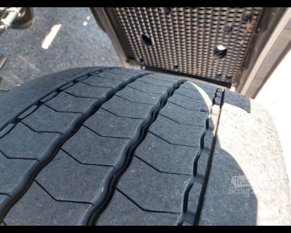 Châssis interchangeable avec structure caisson MERCEDES-BENZ Actros 5 25 6x2 - Actros 5 2553 L 6x2