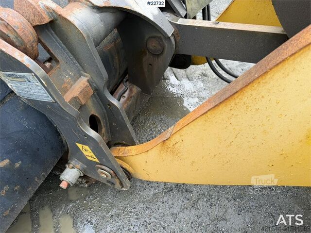 Lastare New Holland W130B wheel loader with a bucket