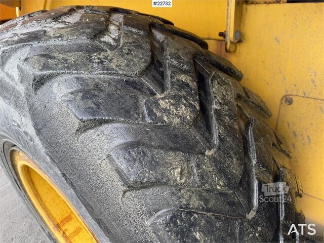 Lastare New Holland W130B wheel loader with a bucket