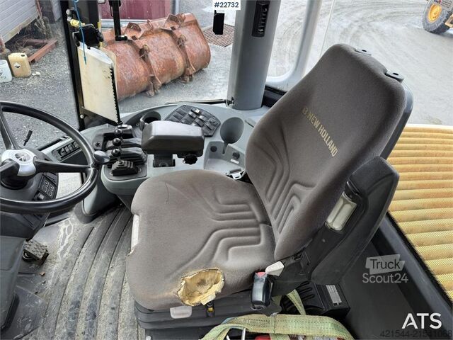 Lastare New Holland W130B wheel loader with a bucket