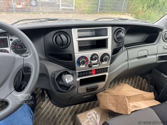Furgoneta caja Iveco Daily 70C15H/Schiebeplateau/ Einzelplate