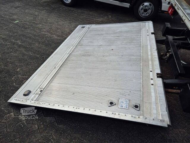 Dostavno vozilo s kesonom Fuso Canter 7C18 Aut., Koffer LBW AHK