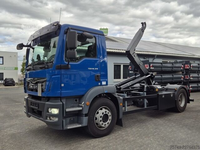 Haakarm vrachtwagen man TGM 18.320 BL 4x2 Abrollkipper 14t Automatik