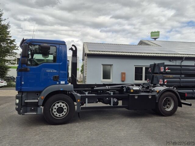 Haakarm vrachtwagen man TGM 18.320 BL 4x2 Abrollkipper 14t Automatik