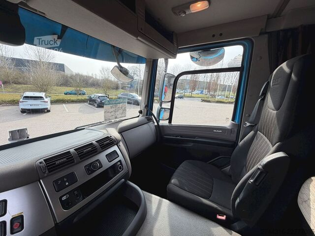 Roll-off-kippi kuorma-auto DAF CF520 8x2-6