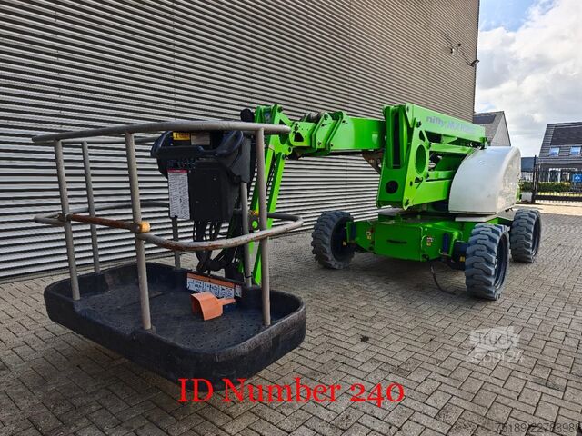 Nivelletty teleskooppinen työtaso Niftylift HR 21 Hybrid AWD