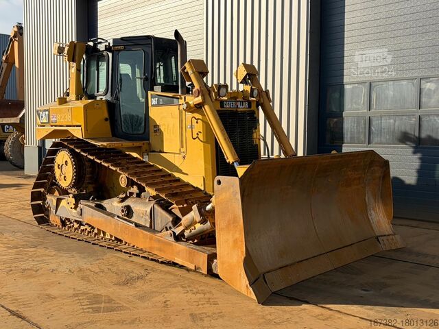 Levelling machine Caterpillar D6T XL