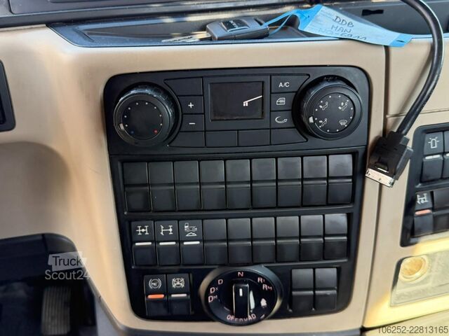 Kamion sa kranom MAN TGS 35.420 8x4 + CRANE ATLAS 332 (4x) - RADIO -...