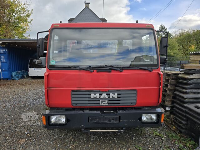 Box van MAN L200