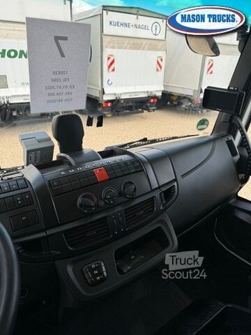 Camion cu platformă și prelată Iveco Eurocargo 120-250P