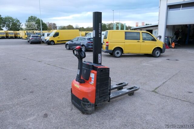 Carretilla elevadora bt SWE 080L