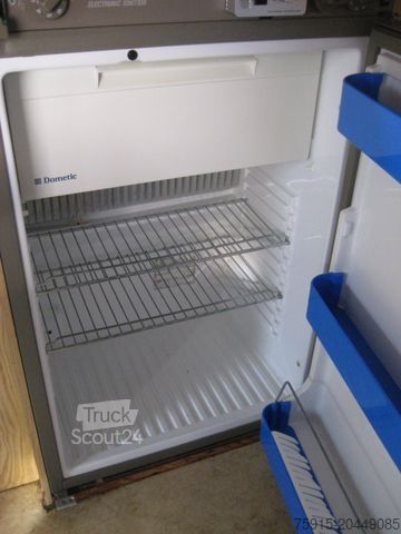 Кемпер с алковен MERCEDES-BENZ 310 D Automatik EURA 8-Sitzer 3,5t *TÜV 10-2027*