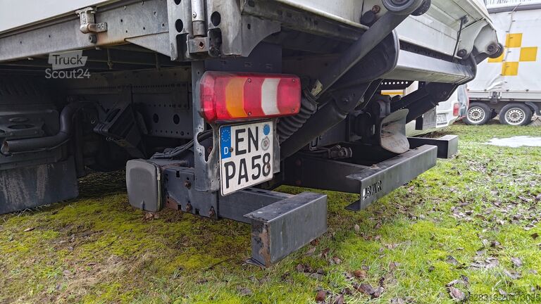 Lastbil med flak och presenning Mercedes-Benz Atego 1230L