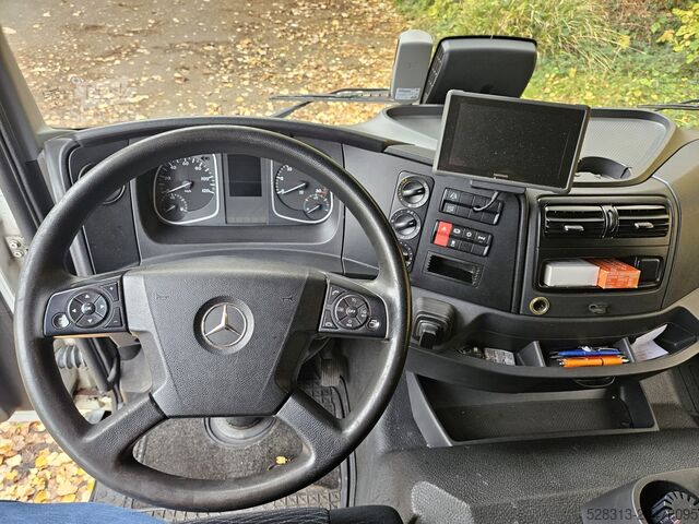 Lastbil med flak och presenning Mercedes-Benz Atego 1230L